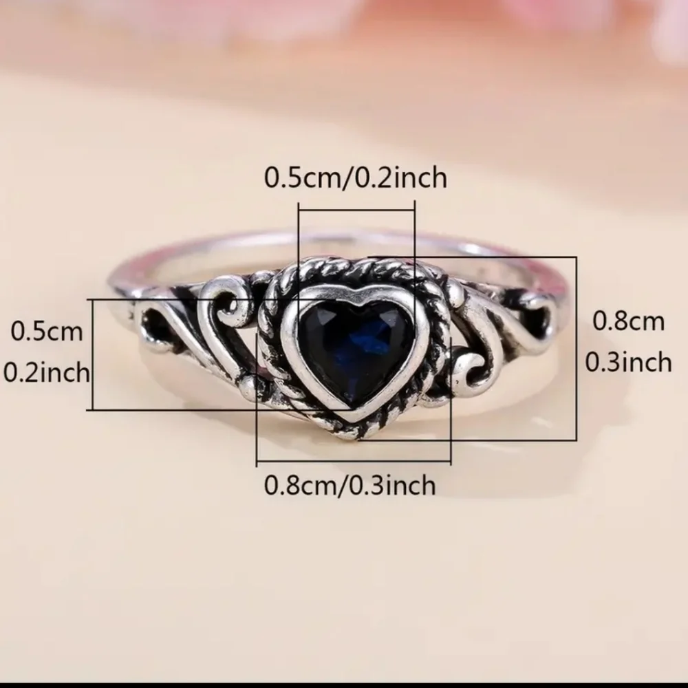 Last one! NEW! Vintage look heart ring size 6